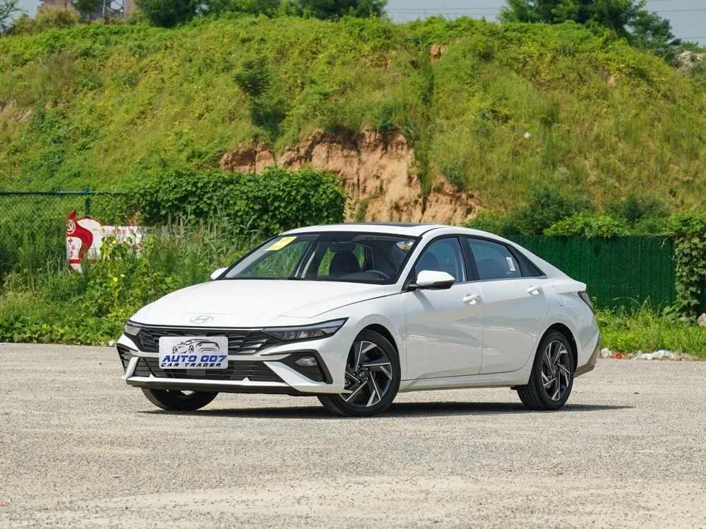 ヒュンダイ エラントラ ガソリン車